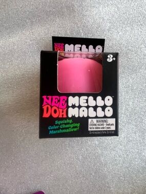 VIRAL. NeeDoh Mello Mallo Pink Squishy Marshmallow Toy